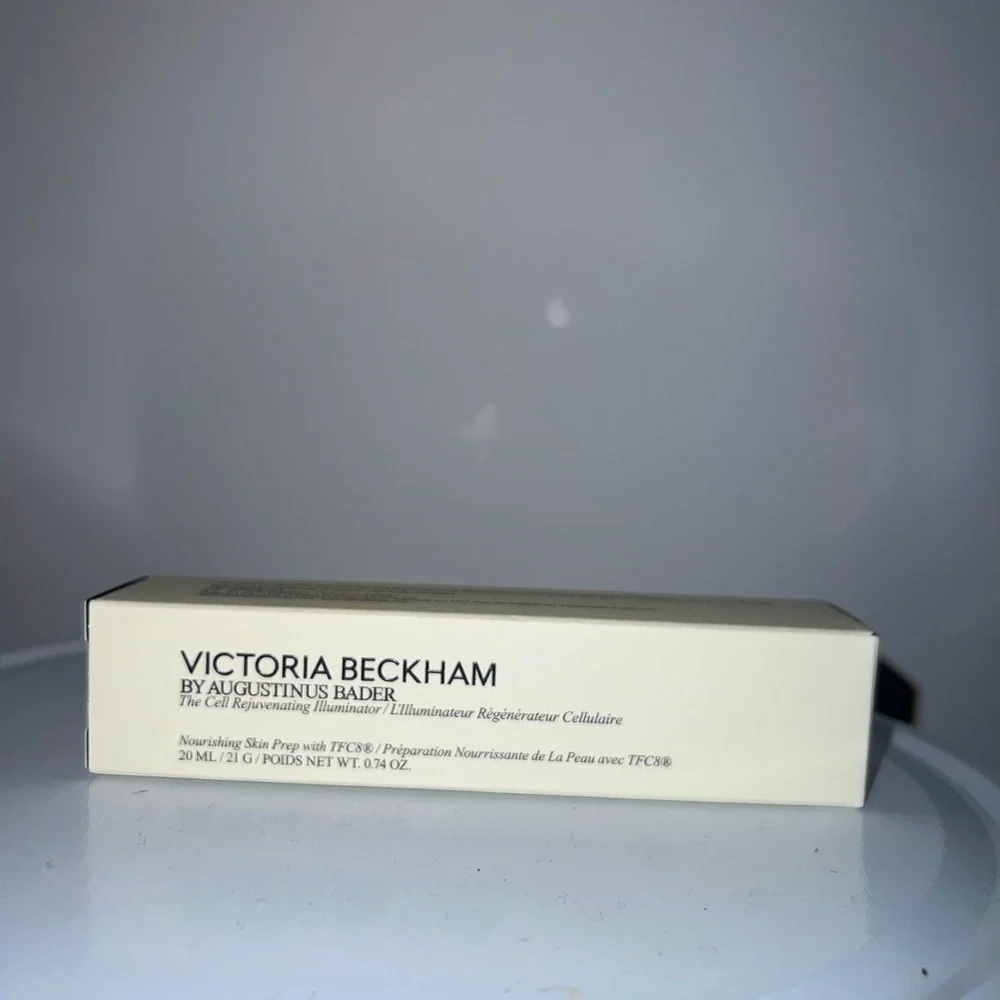 The cell Rejuvenating by Victoria Beckham Black Beauty Product - Picture 2 of 6